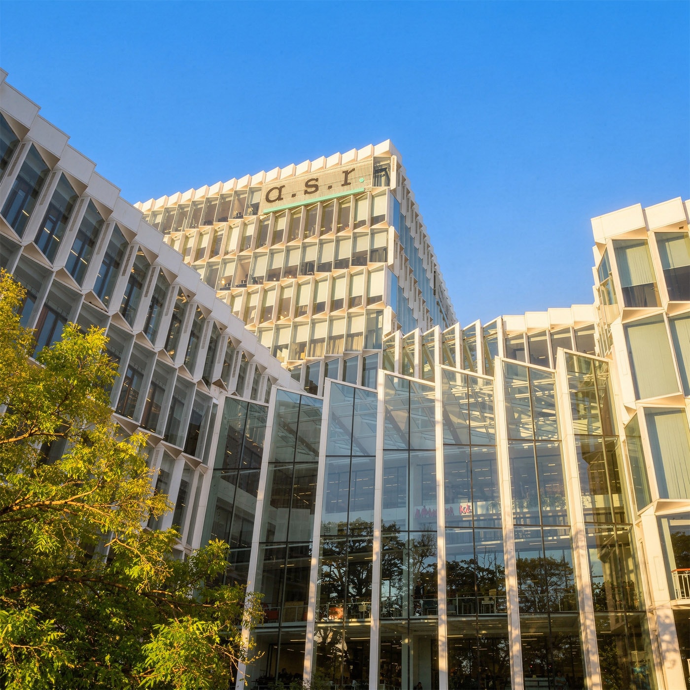 a.s.r. gebouw met tuin